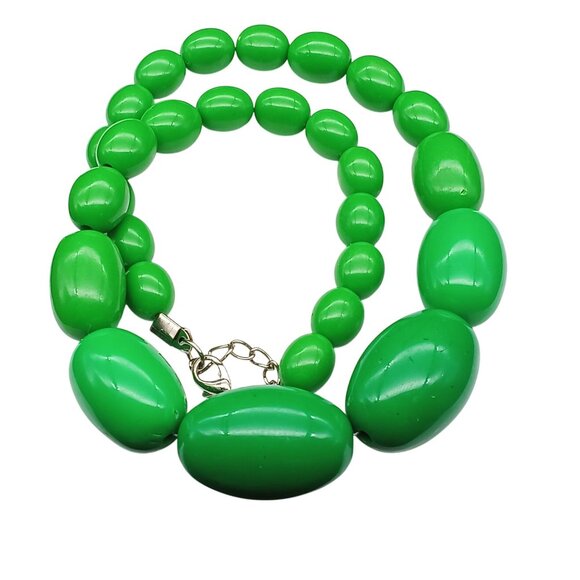 Vintage Green Lucite Graduated Necklace with Oblong Beads - Picture 2 of 2